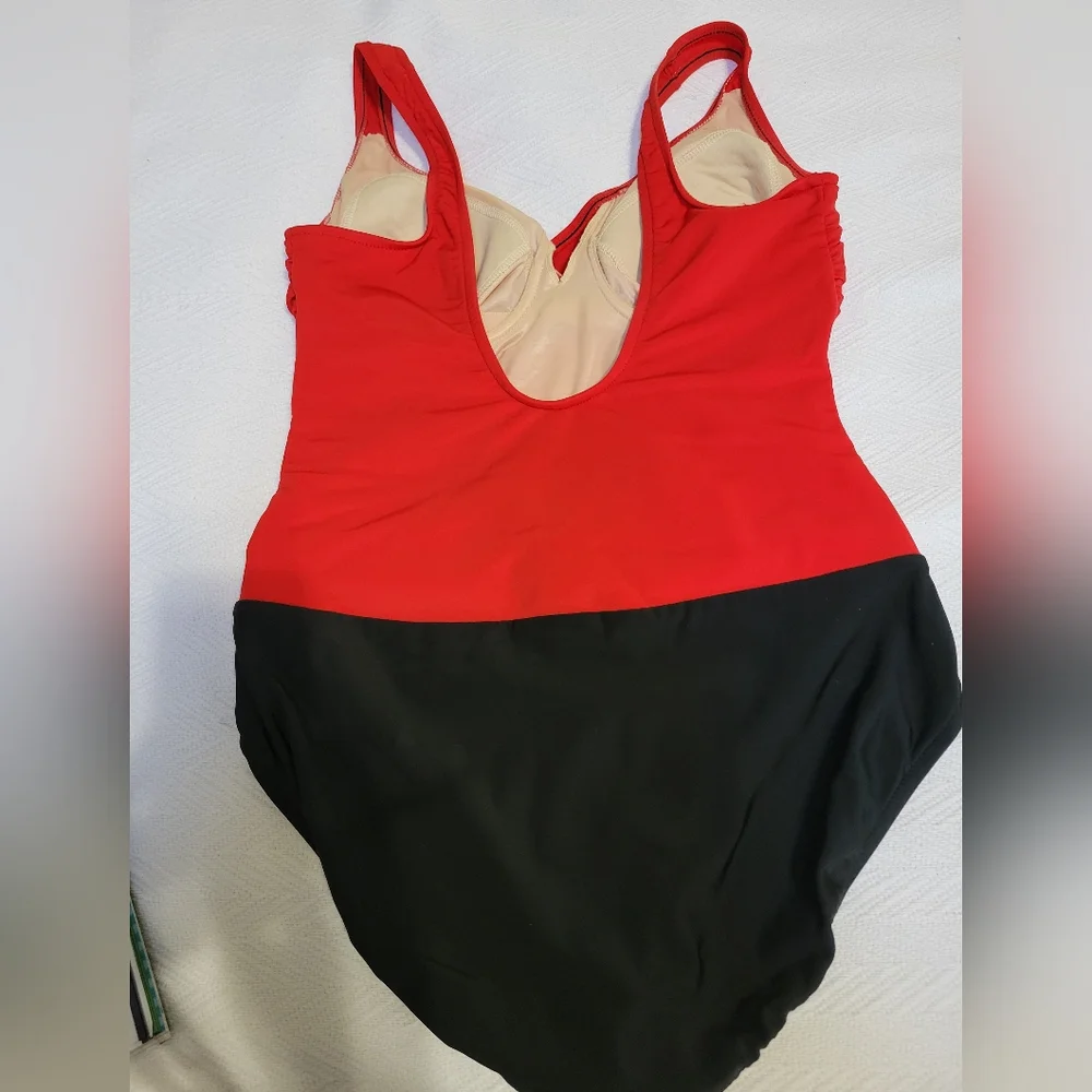 Carol Wior One-Piece Swimsuit - Picture 2 of 2